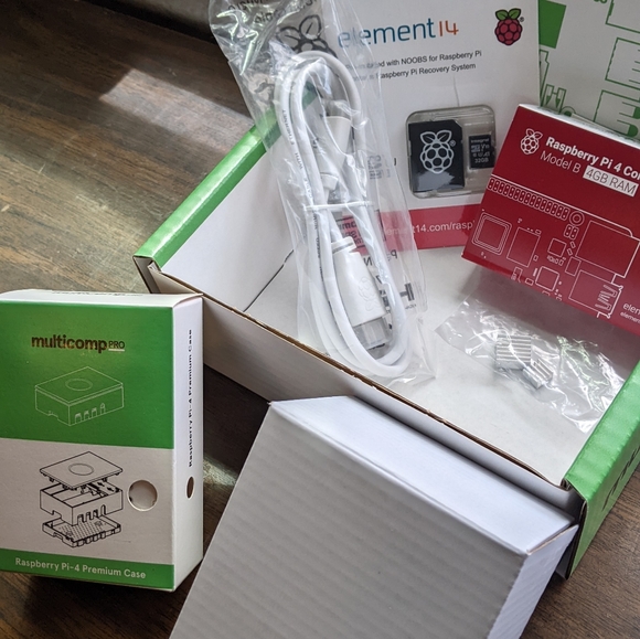 Raspberry Pi 4 Model B 4GB Starter Kit - Picture 2 of 11